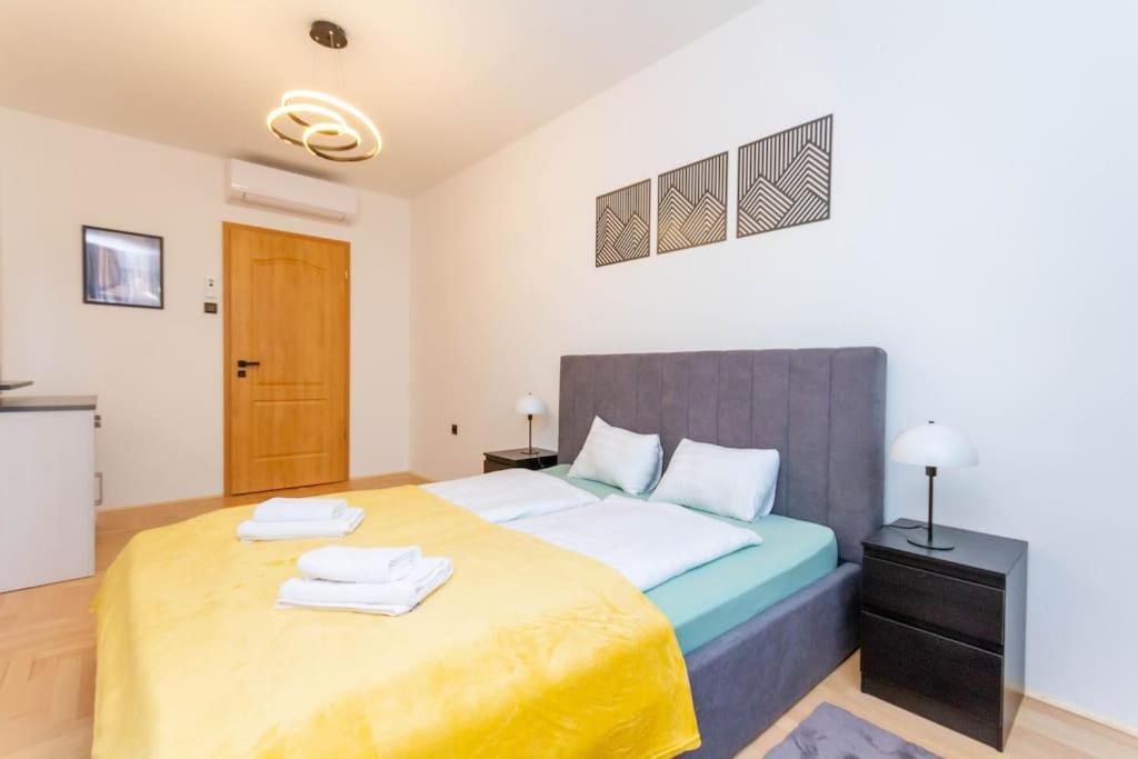 Apartmán Gozsdu White Raven 3 - Terrace And Free Underground Parking Budapešť Exteriér fotografie